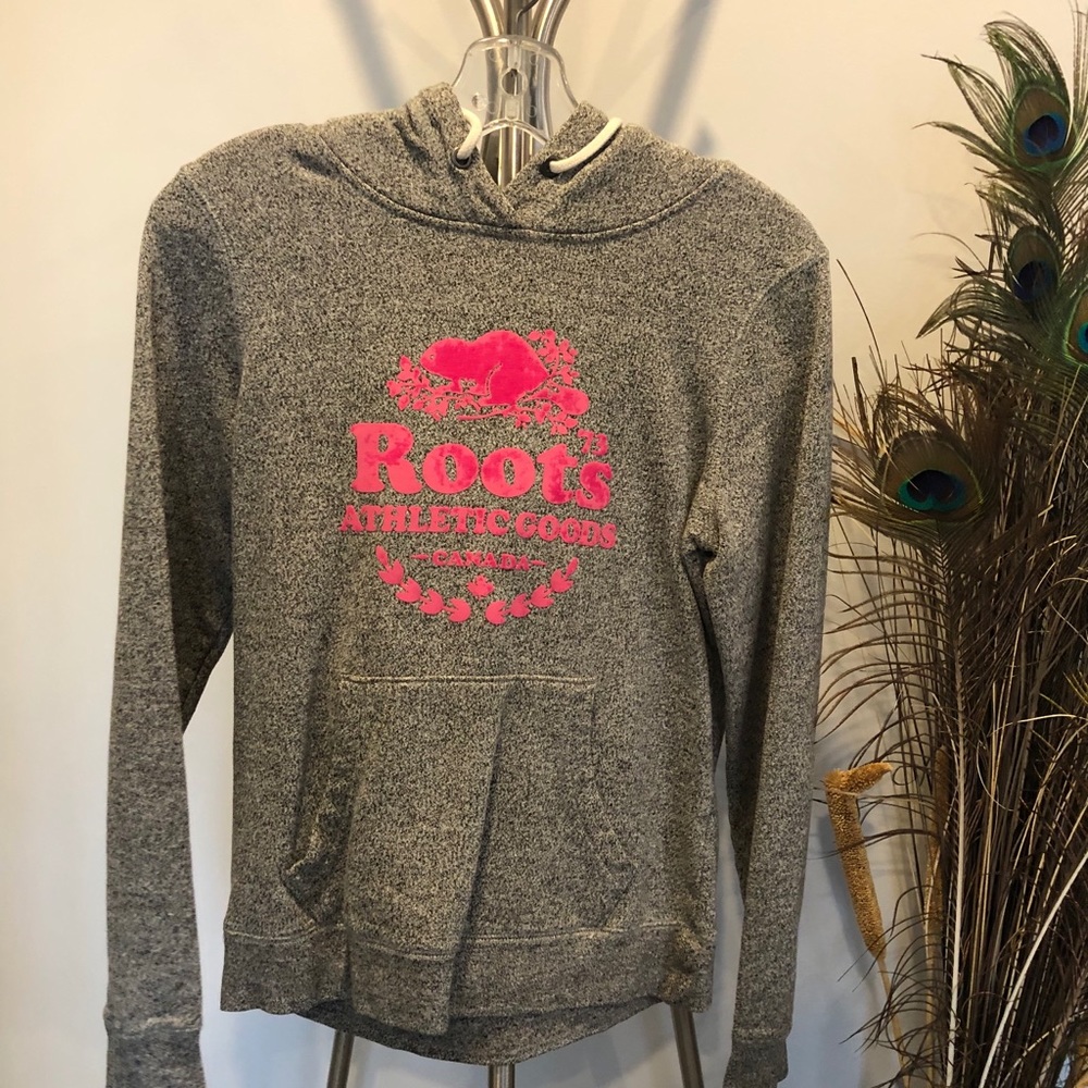 Grey roots sweater with pink accents